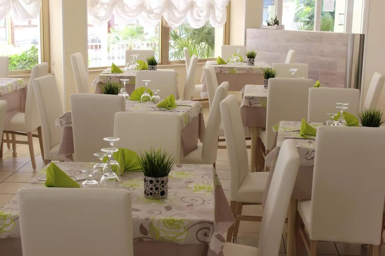 Hotel 4 Stagioni Riccione 2*,  Italy